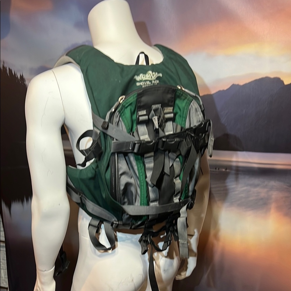 Wookey USA Shovel pack.  Snowboard/Ski Pack